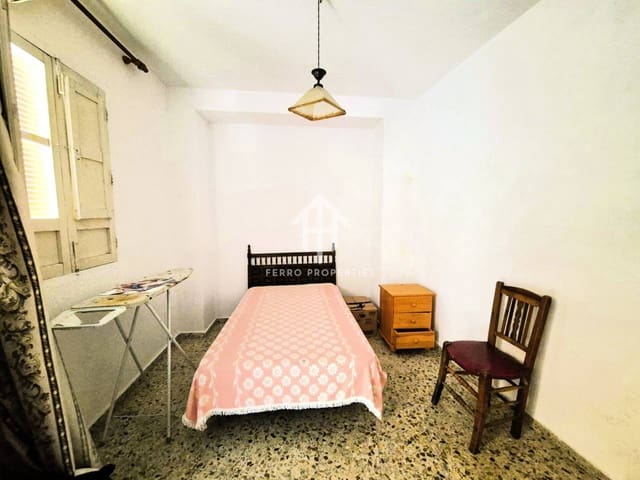 Piso de 4 habitaciones en Algarinejo en venta - 31.900 € (Ref: 9468129)