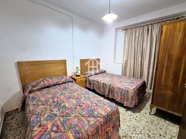 Piso de 4 habitaciones en Algarinejo en venta - 31.900 € (Ref: 9468129)