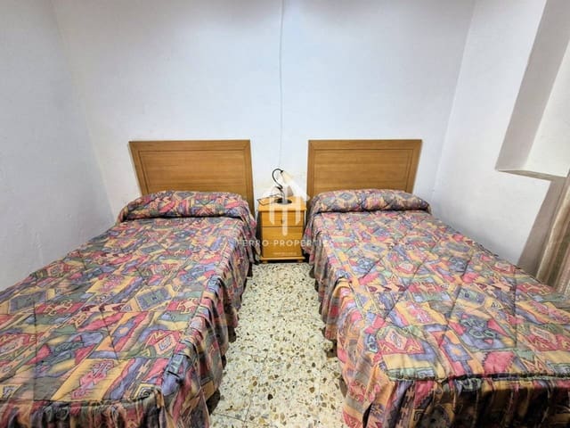 Piso de 4 habitaciones en Algarinejo en venta - 31.900 € (Ref: 9468129)