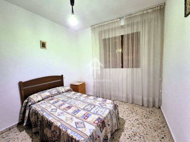 Piso de 4 habitaciones en Algarinejo en venta - 31.900 € (Ref: 9468129)