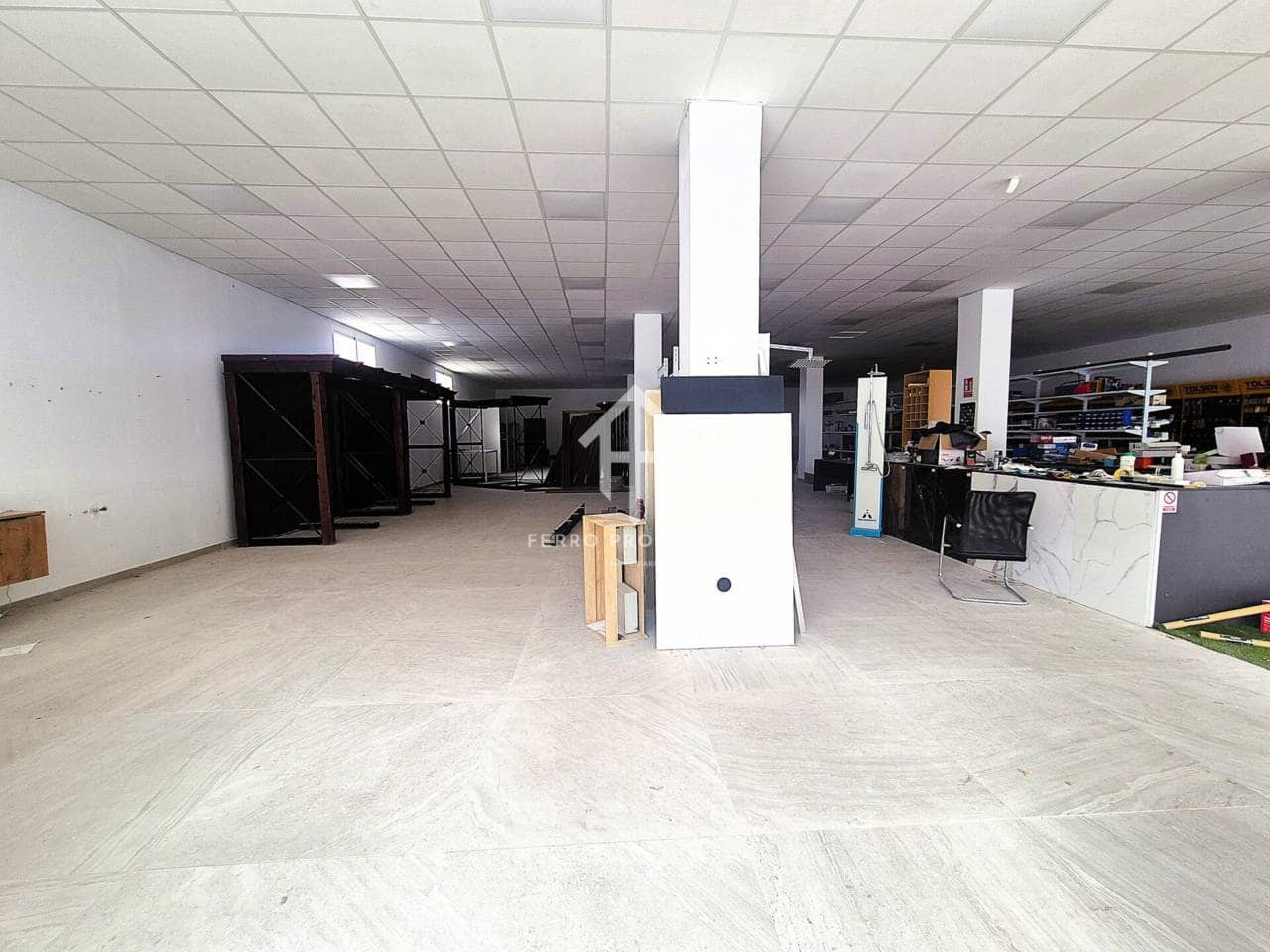 Komercyjne do wynajęcia w Loja - 3 600 € (Ref: 9468130)