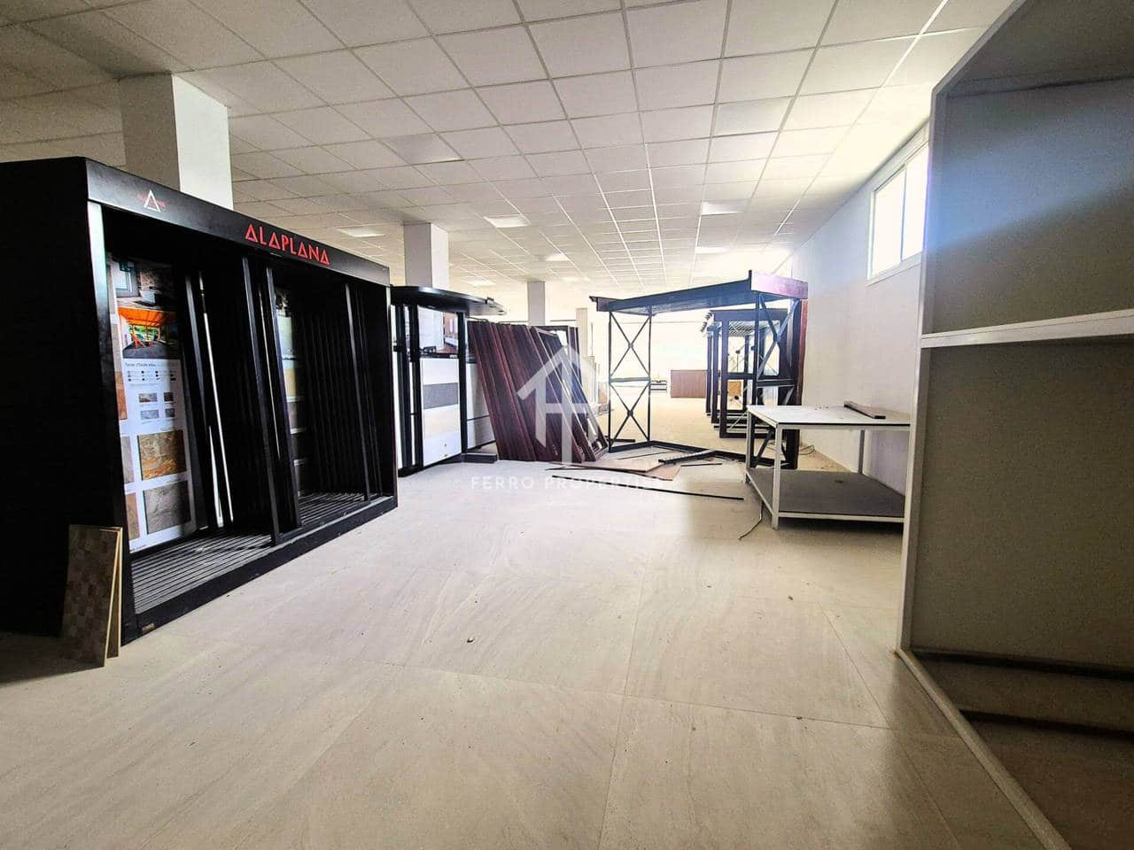 Komercyjne do wynajęcia w Loja - 3 600 € (Ref: 9468130)