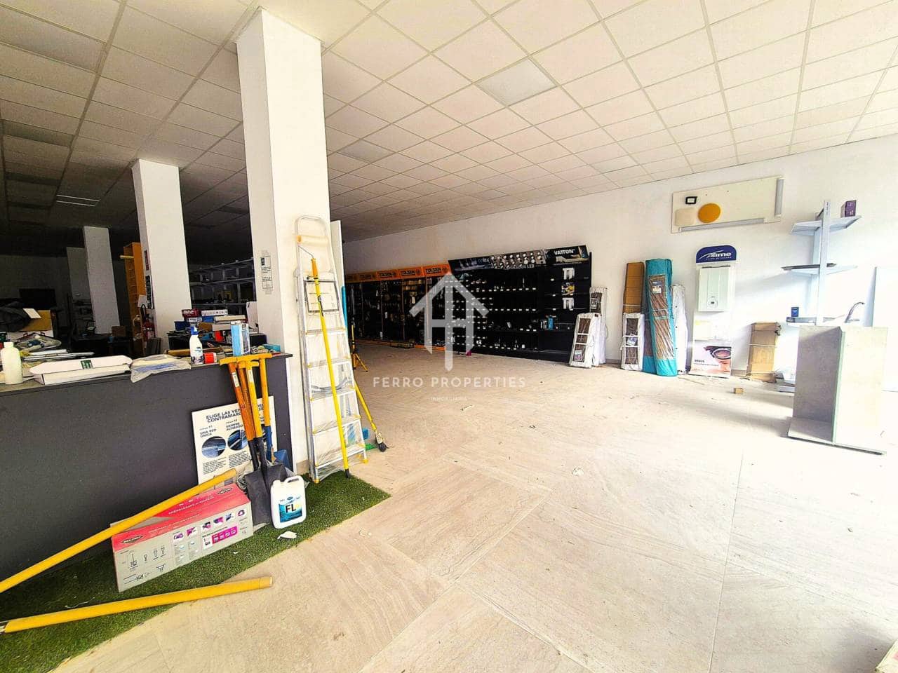 Komercyjne do wynajęcia w Loja - 3 600 € (Ref: 9468130)