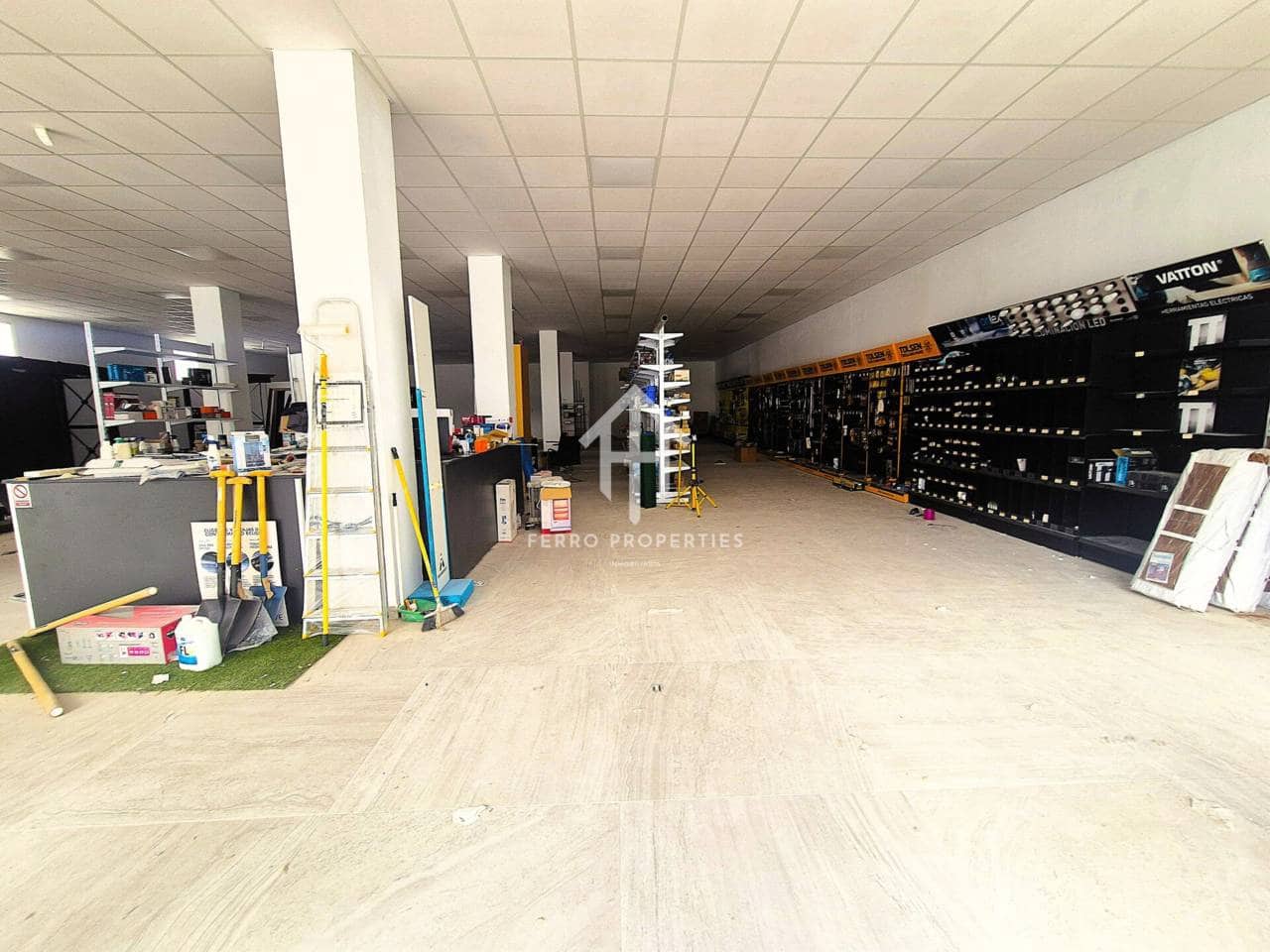 Komercyjne do wynajęcia w Loja - 3 600 € (Ref: 9468130)