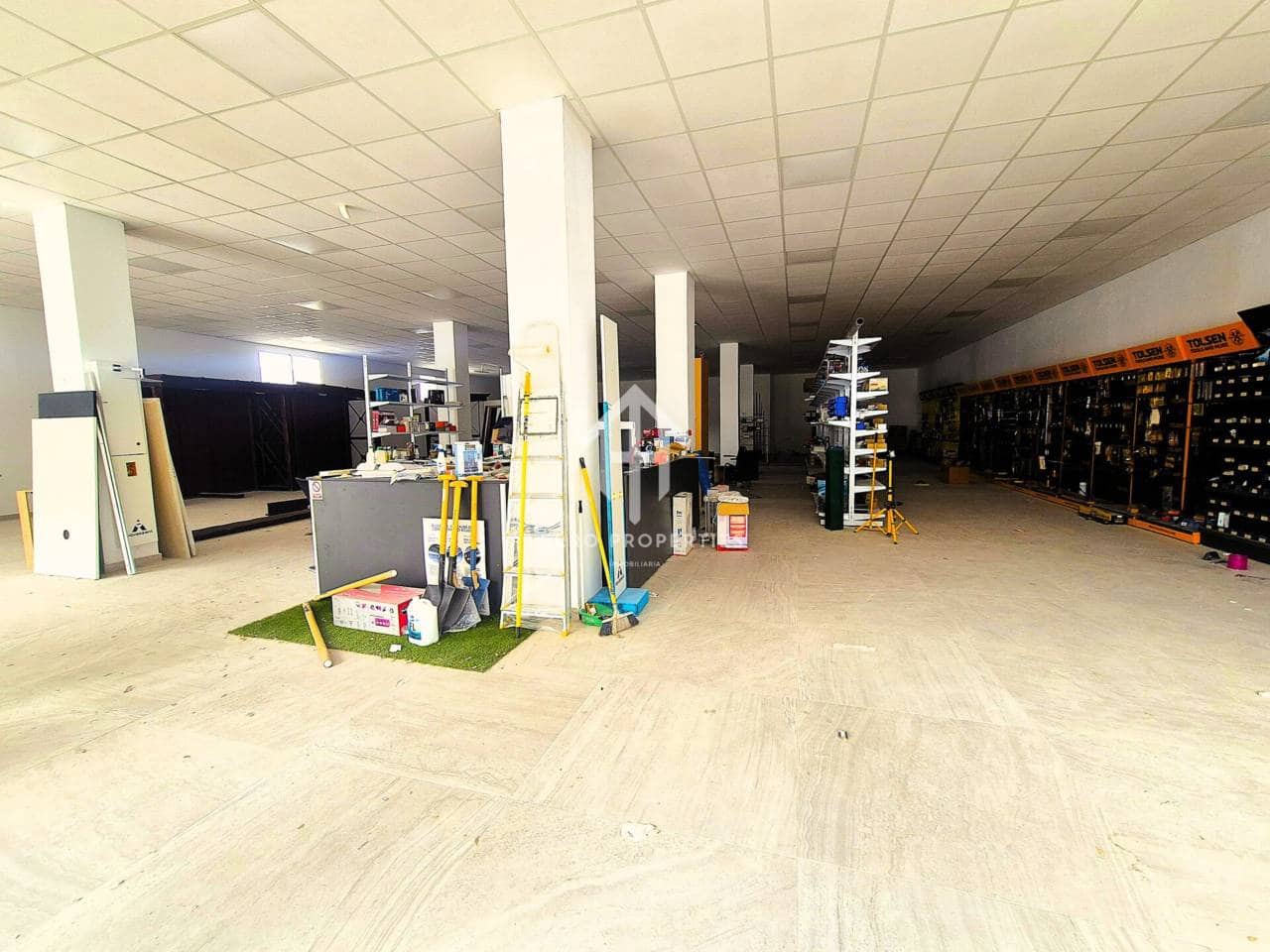 Komercyjne do wynajęcia w Loja - 3 600 € (Ref: 9468130)