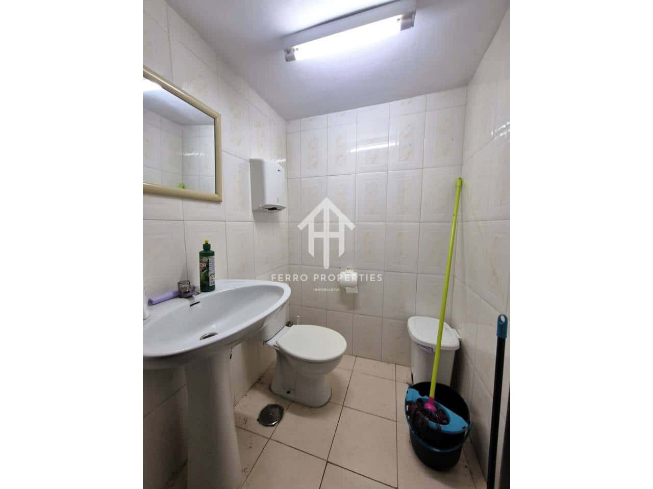 2 bedroom Commercial for rent in Loja - € 800 (Ref: 9470157)