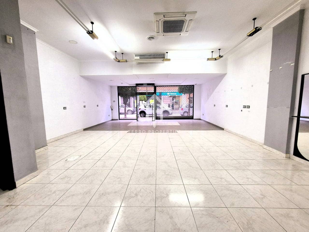 2 bedroom Commercial for rent in Loja - € 800 (Ref: 9470157)