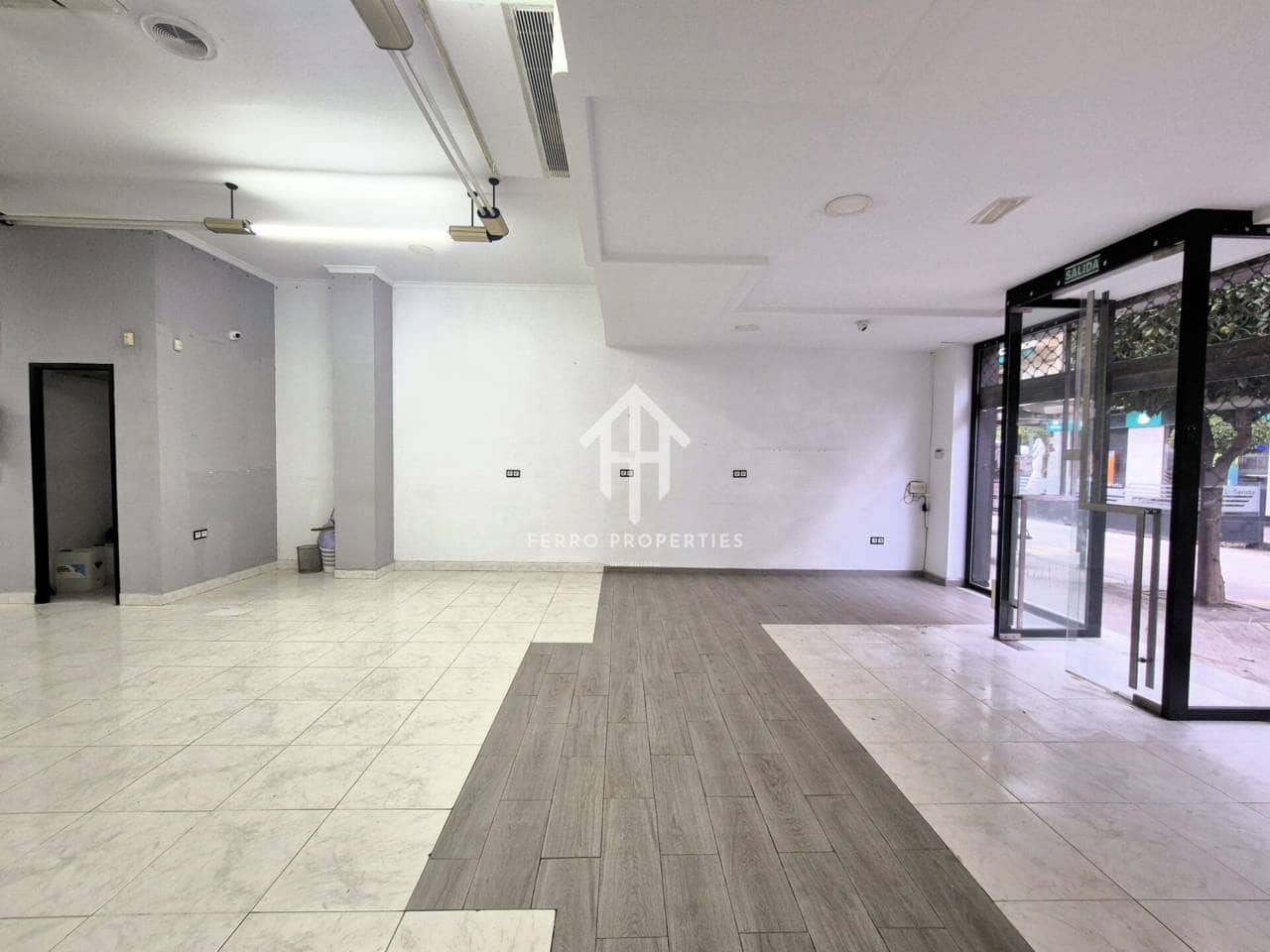 2 bedroom Commercial for rent in Loja - € 800 (Ref: 9470157)