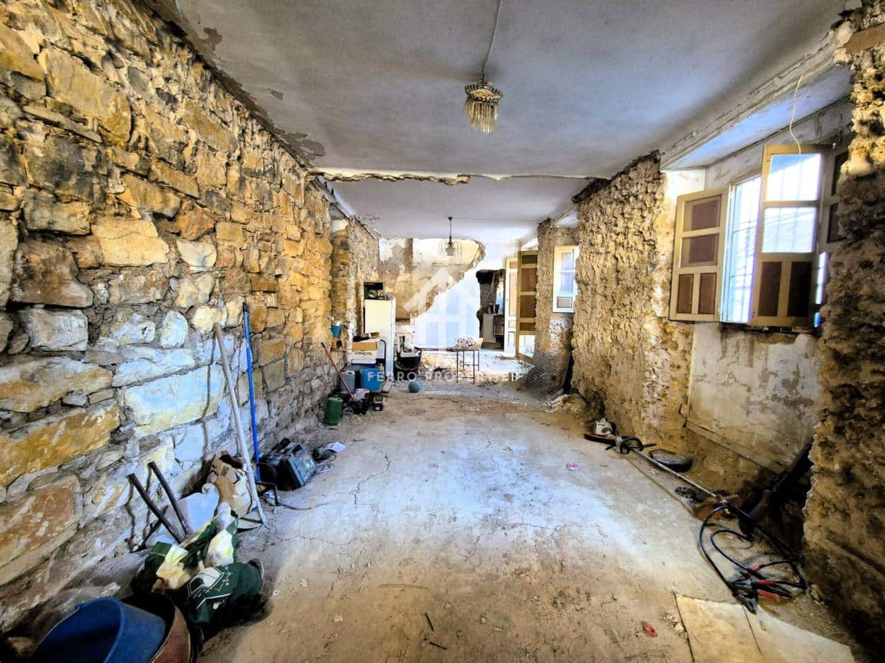 6 Zimmer Villa zu verkaufen in Algarinejo mit Pool - 140.000 € (Ref: 9470158)