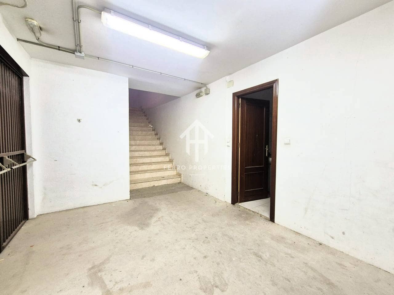 Local Commercial de 1 chambre à louer à Loja avec garage - 2 300 € (Ref: 9472234)