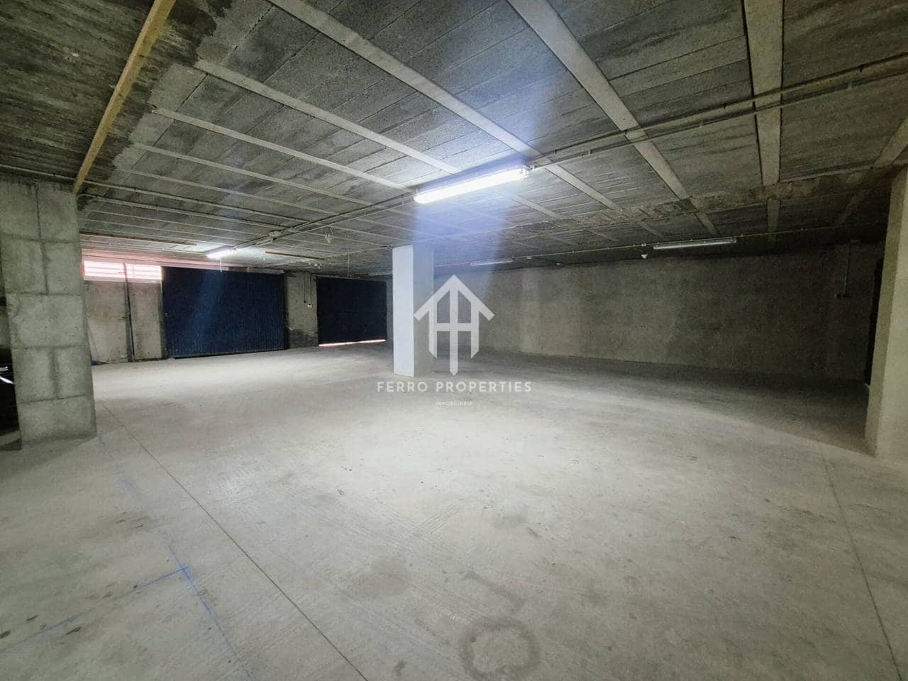 Local Commercial de 1 chambre à louer à Loja avec garage - 2 300 € (Ref: 9472234)