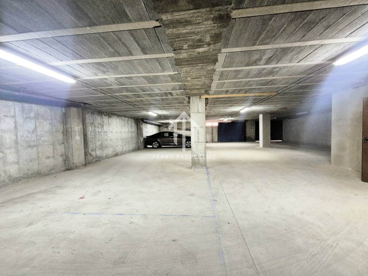 Local Commercial de 1 chambre à louer à Loja avec garage - 2 300 € (Ref: 9472234)