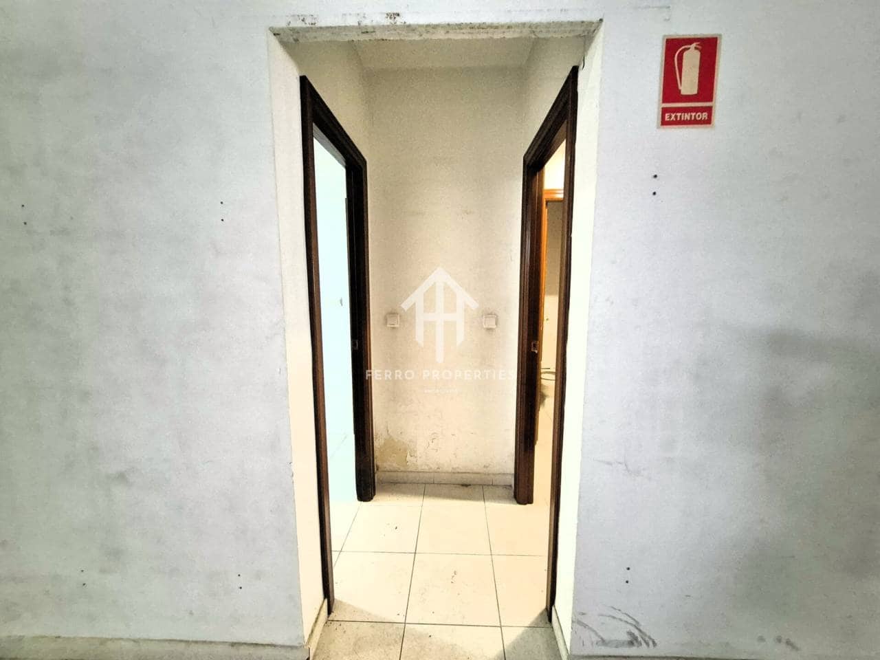 Local Commercial de 1 chambre à louer à Loja avec garage - 2 300 € (Ref: 9472234)