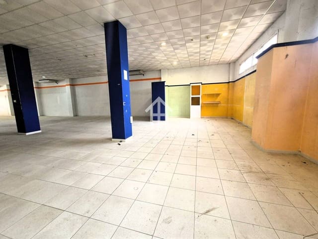 Local Commercial de 1 chambre à louer à Loja - 2 300 € (Ref: 9472234)