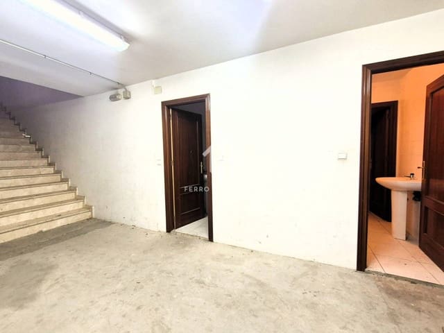 Local Commercial de 1 chambre à louer à Loja - 2 300 € (Ref: 9472234)