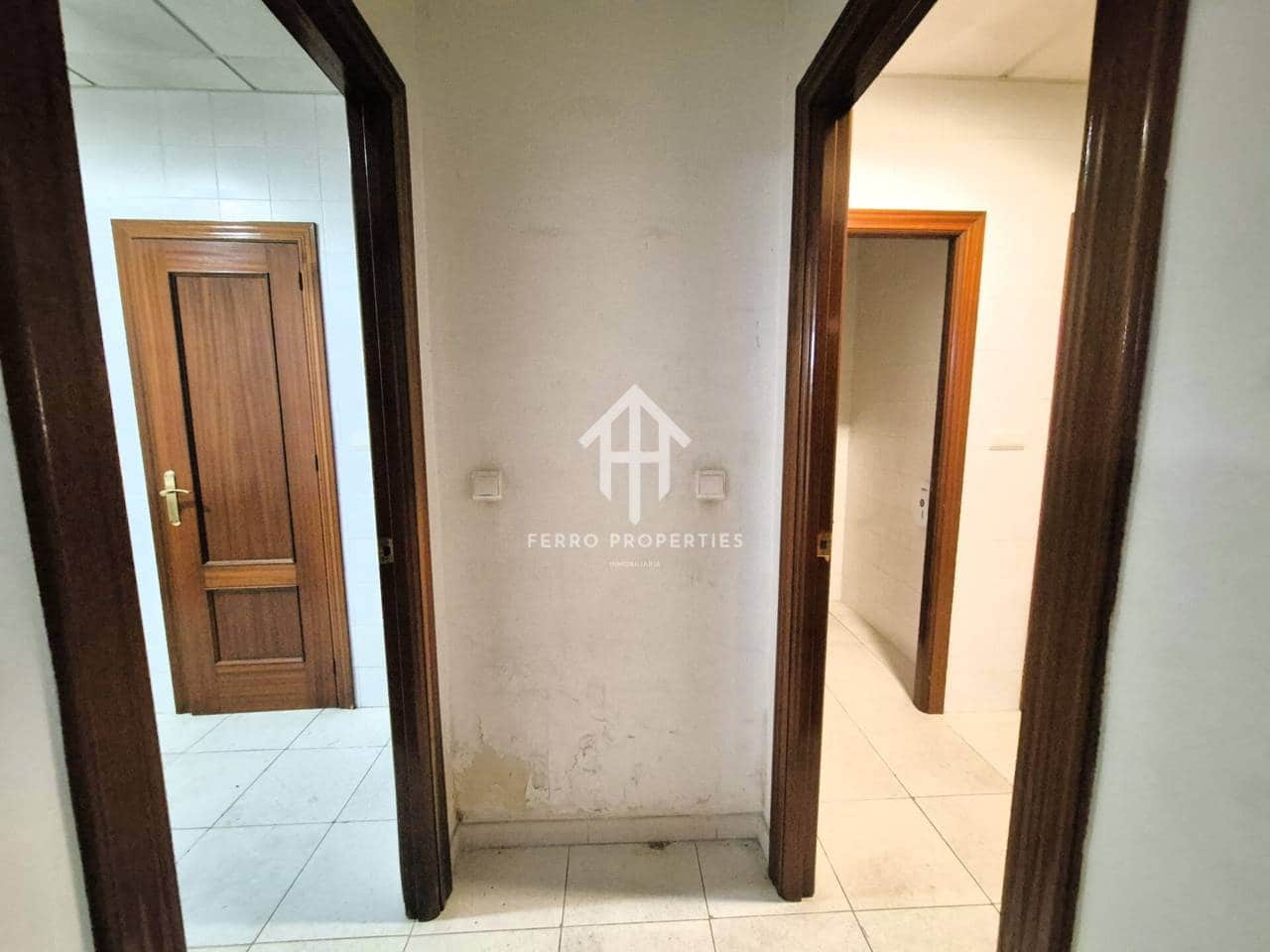 Local Commercial de 1 chambre à louer à Loja avec garage - 2 300 € (Ref: 9472234)