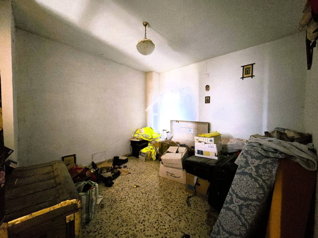 7 bedroom Townhouse for sale in Salar with garage - € 200,000 (Ref: 9473831)