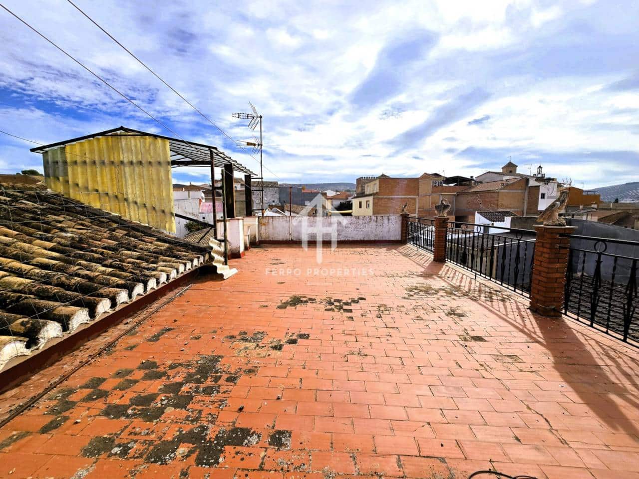 7 bedroom Townhouse for sale in Salar with garage - € 200,000 (Ref: 9473831)