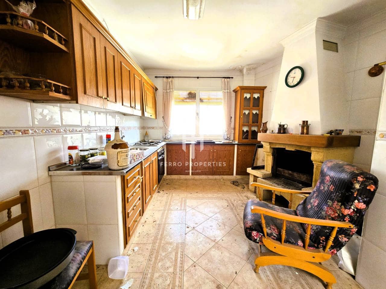 7 bedroom Townhouse for sale in Salar with garage - € 200,000 (Ref: 9473831)