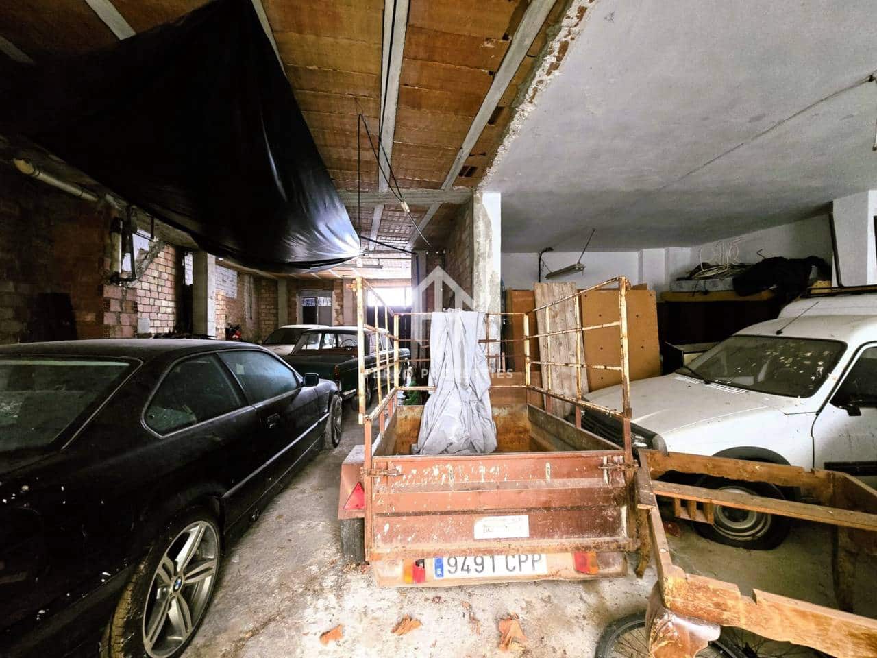 7 bedroom Townhouse for sale in Salar with garage - € 200,000 (Ref: 9473831)