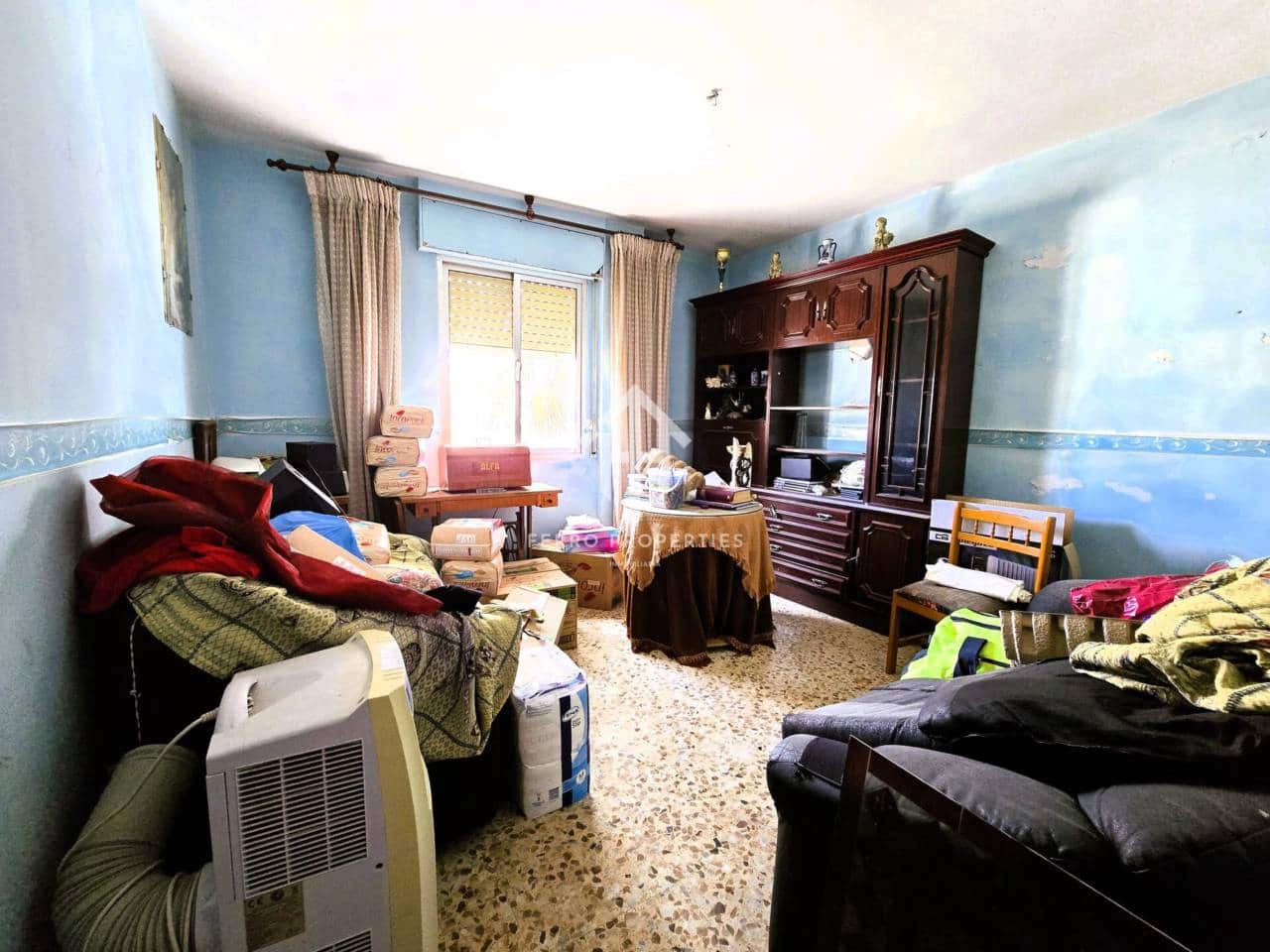 7 bedroom Townhouse for sale in Salar with garage - € 200,000 (Ref: 9473831)