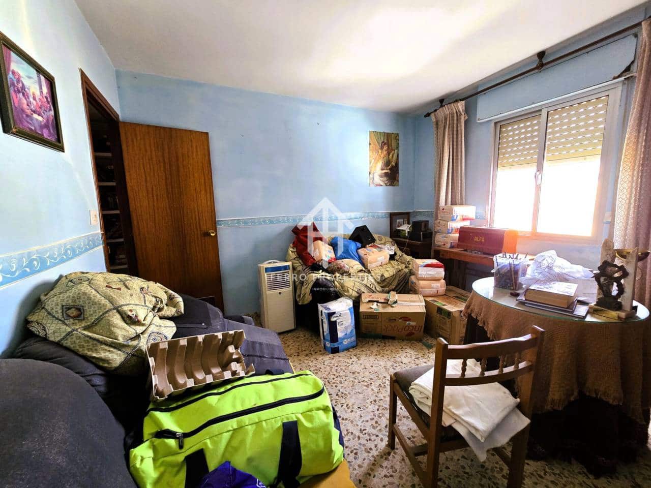 7 bedroom Townhouse for sale in Salar with garage - € 200,000 (Ref: 9473831)