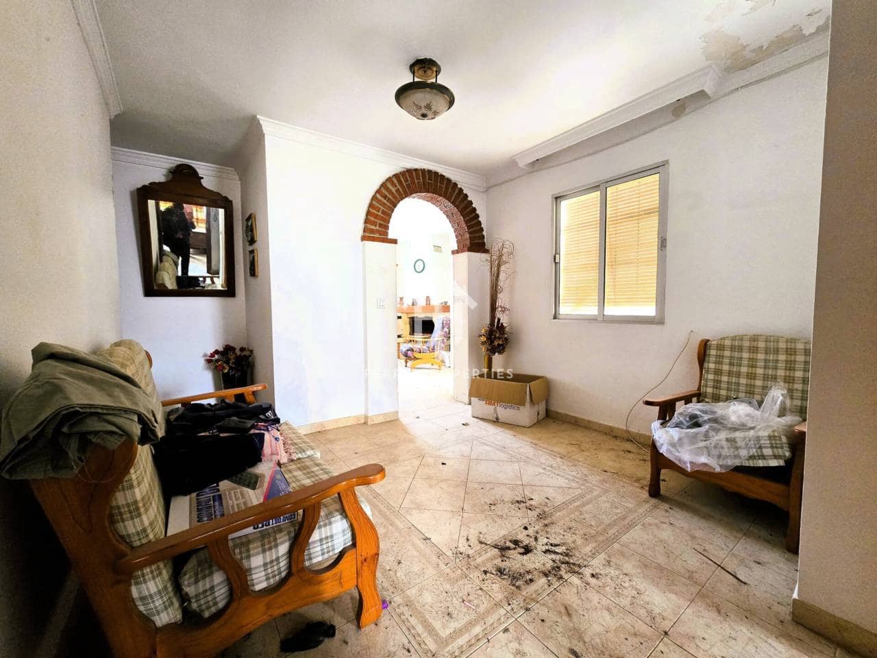 7 bedroom Townhouse for sale in Salar with garage - € 200,000 (Ref: 9473831)