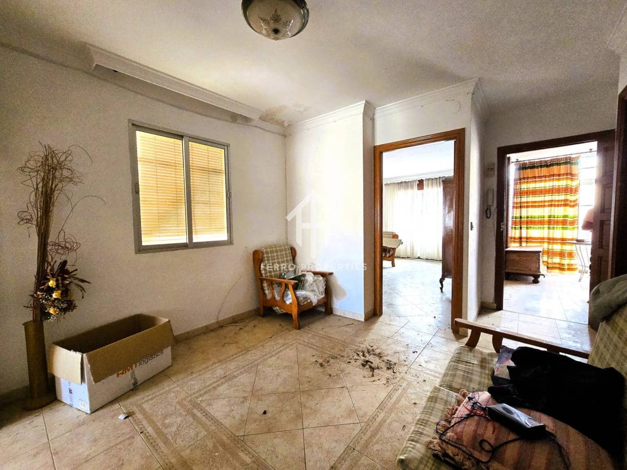 7 bedroom Townhouse for sale in Salar with garage - € 200,000 (Ref: 9473831)