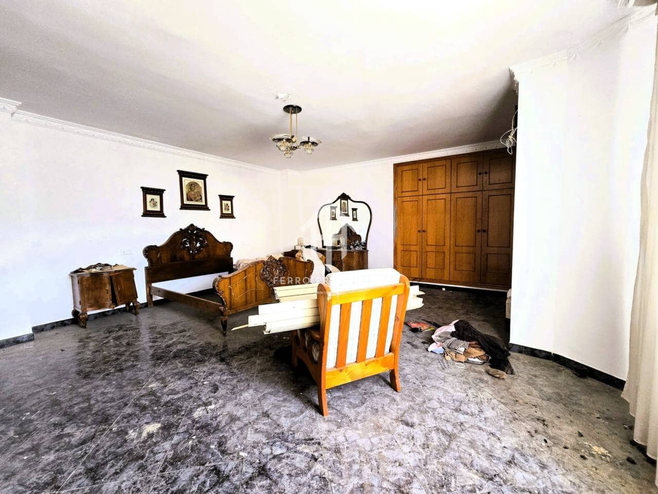 7 bedroom Townhouse for sale in Salar with garage - € 200,000 (Ref: 9473831)