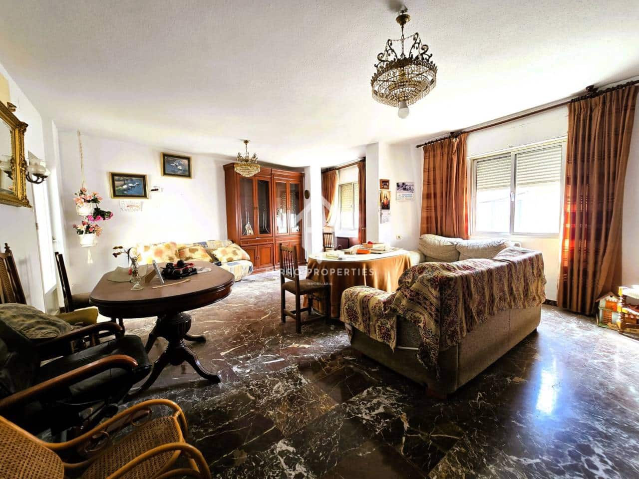 7 bedroom Townhouse for sale in Salar with garage - € 200,000 (Ref: 9473831)