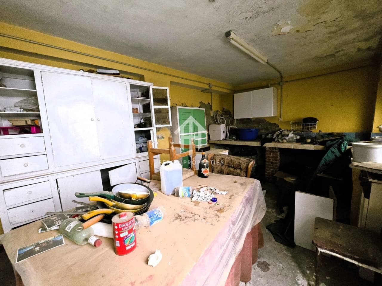 7 bedroom Townhouse for sale in Salar with garage - € 200,000 (Ref: 9473831)