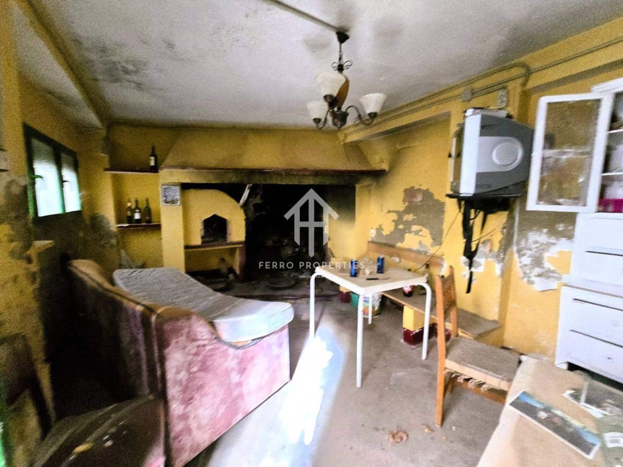 7 bedroom Townhouse for sale in Salar with garage - € 200,000 (Ref: 9473831)