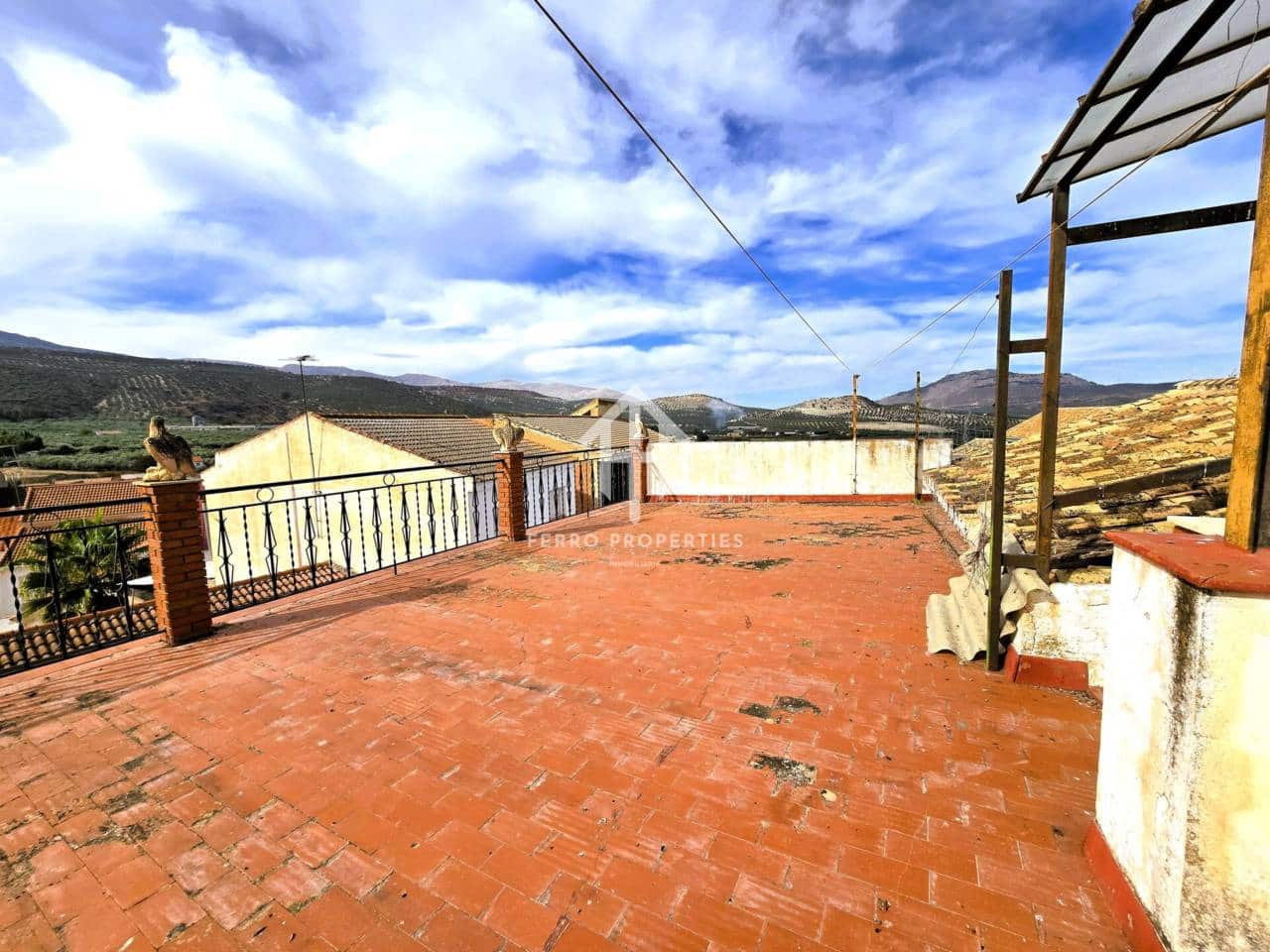7 bedroom Townhouse for sale in Salar with garage - € 200,000 (Ref: 9473831)