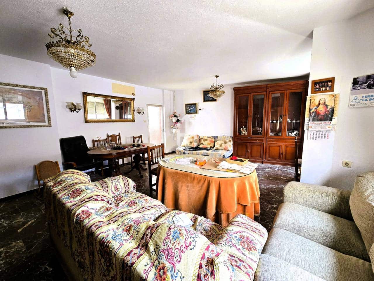 7 bedroom Townhouse for sale in Salar with garage - € 200,000 (Ref: 9473831)