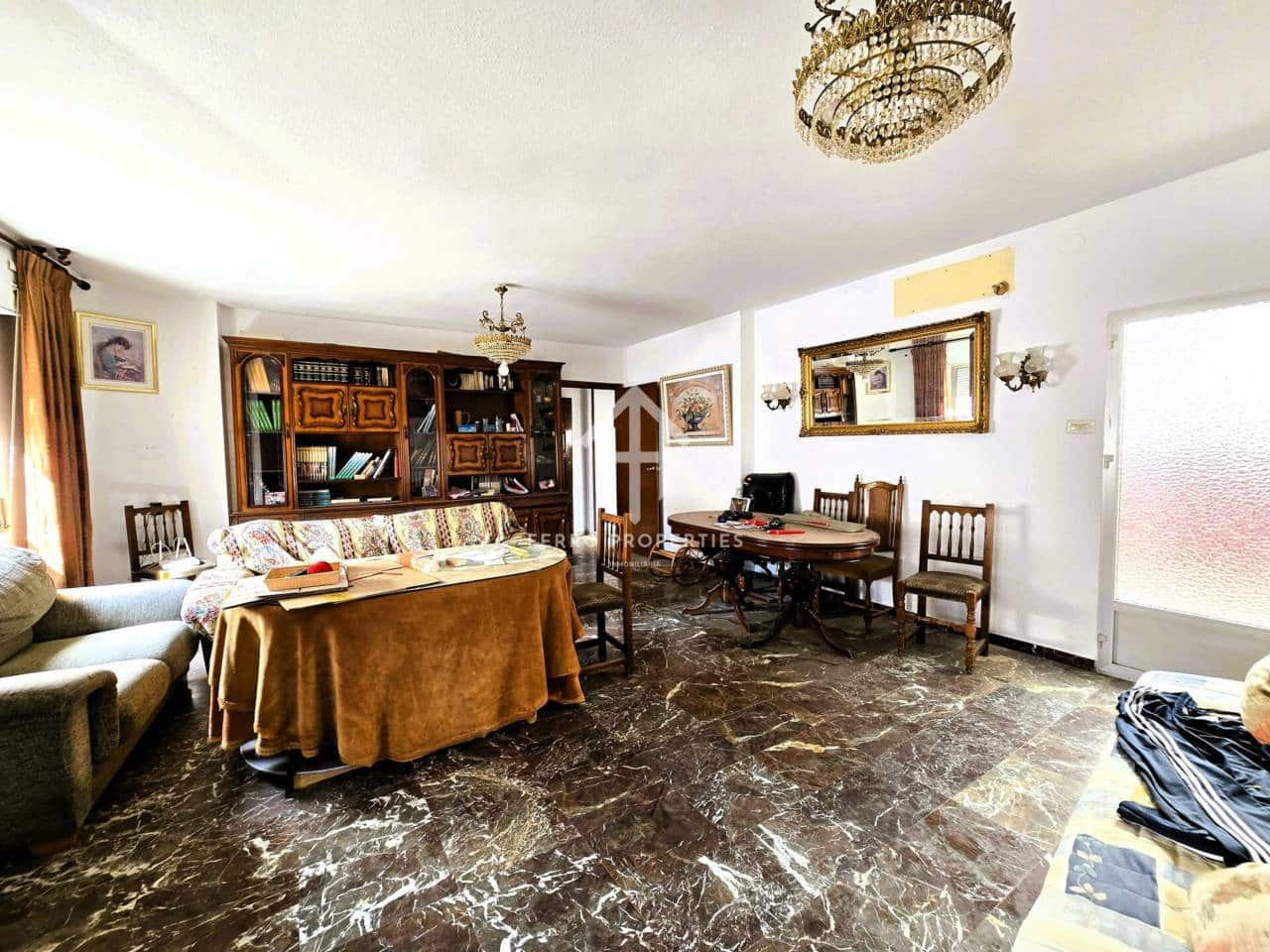 7 bedroom Townhouse for sale in Salar with garage - € 200,000 (Ref: 9473831)