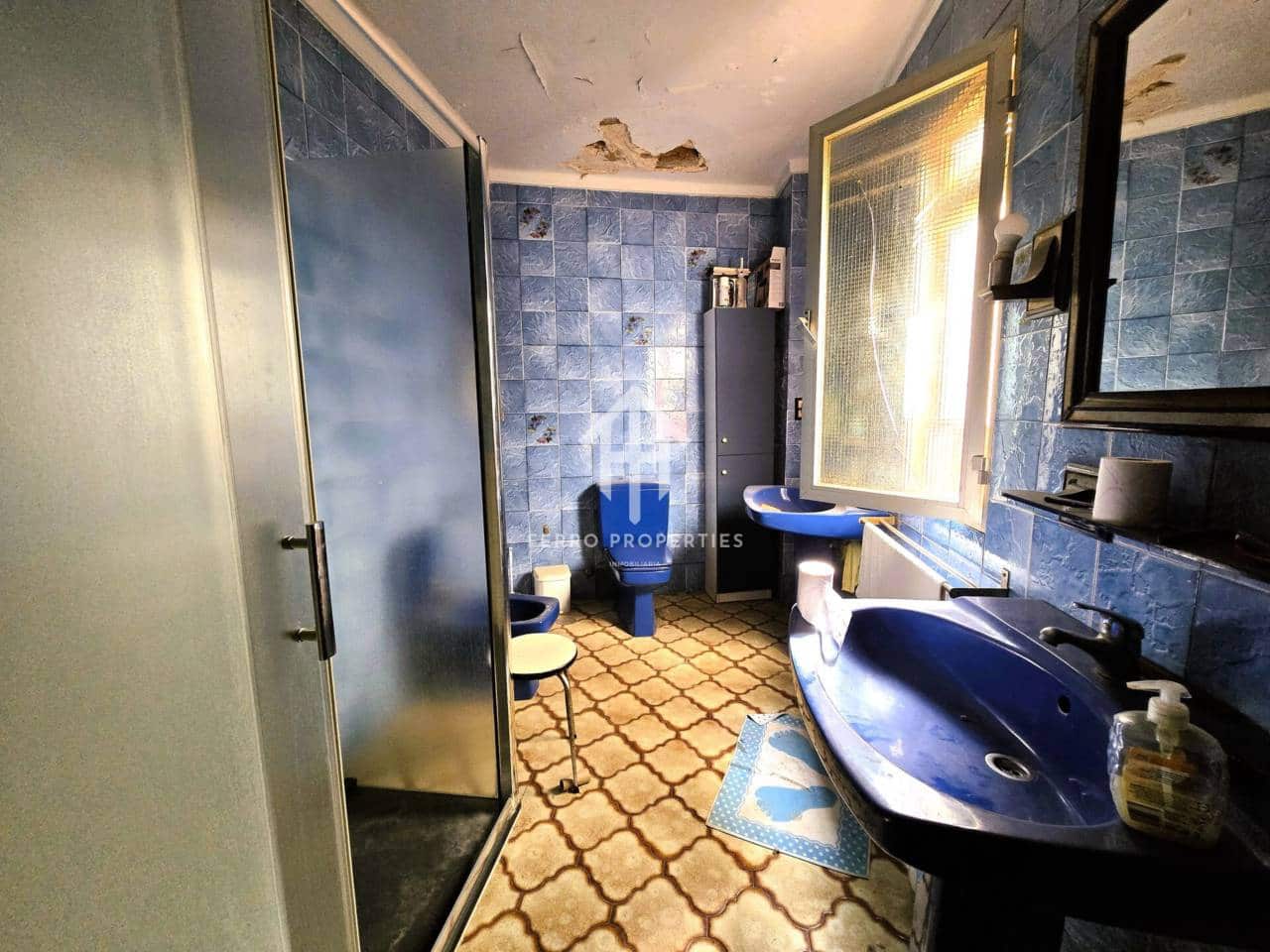 7 bedroom Townhouse for sale in Salar with garage - € 200,000 (Ref: 9473831)