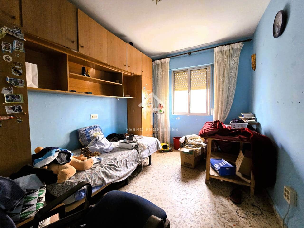 7 bedroom Townhouse for sale in Salar with garage - € 200,000 (Ref: 9473831)