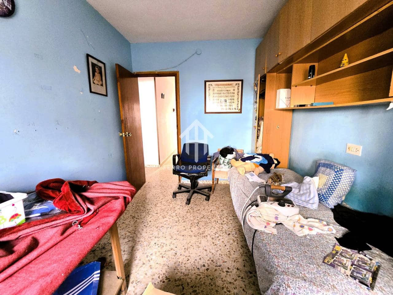 7 bedroom Townhouse for sale in Salar with garage - € 200,000 (Ref: 9473831)