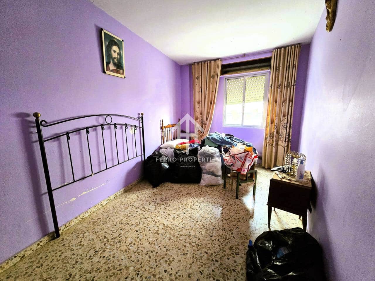 7 bedroom Townhouse for sale in Salar with garage - € 200,000 (Ref: 9473831)