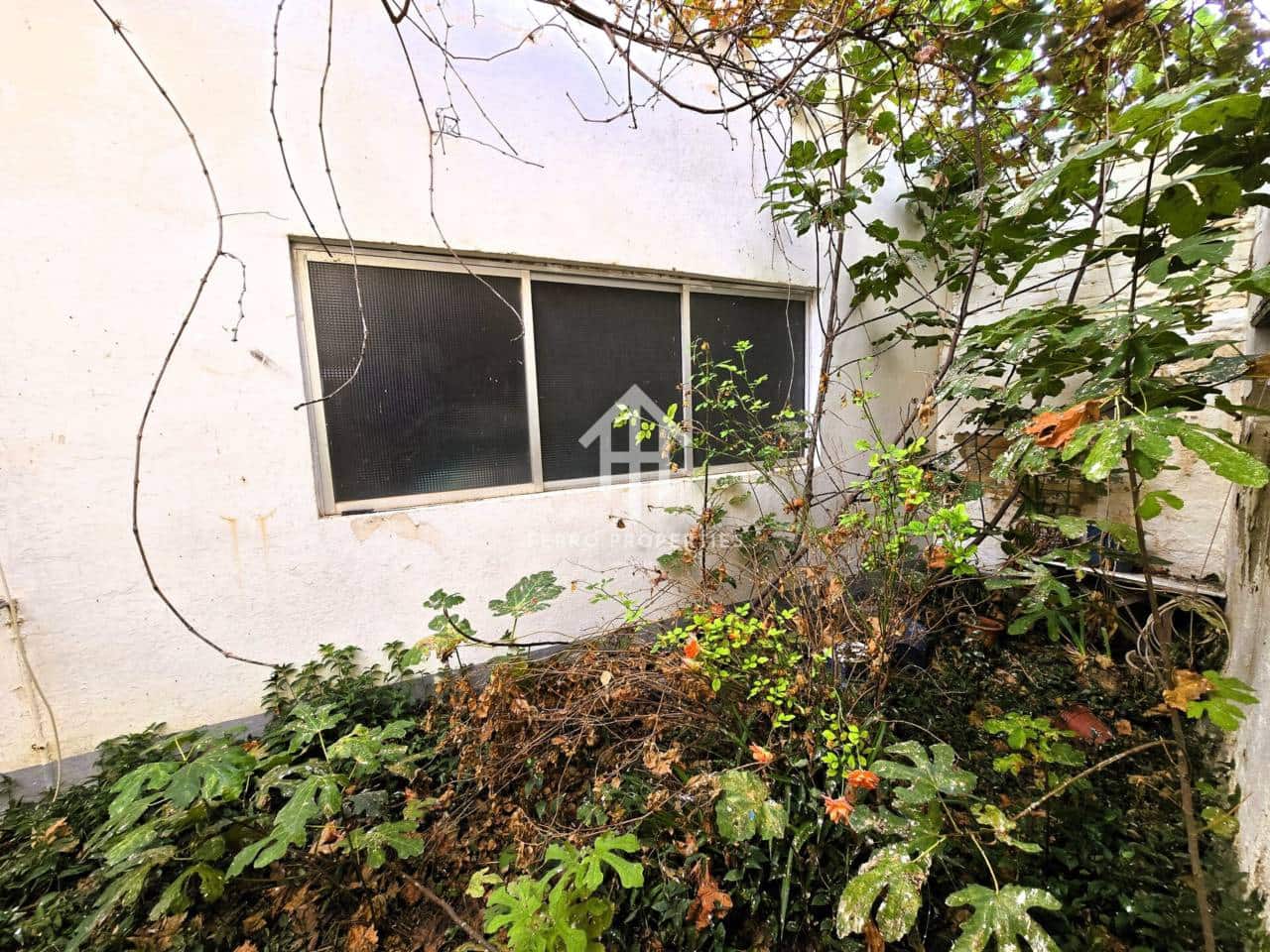 7 bedroom Townhouse for sale in Salar with garage - € 200,000 (Ref: 9473831)