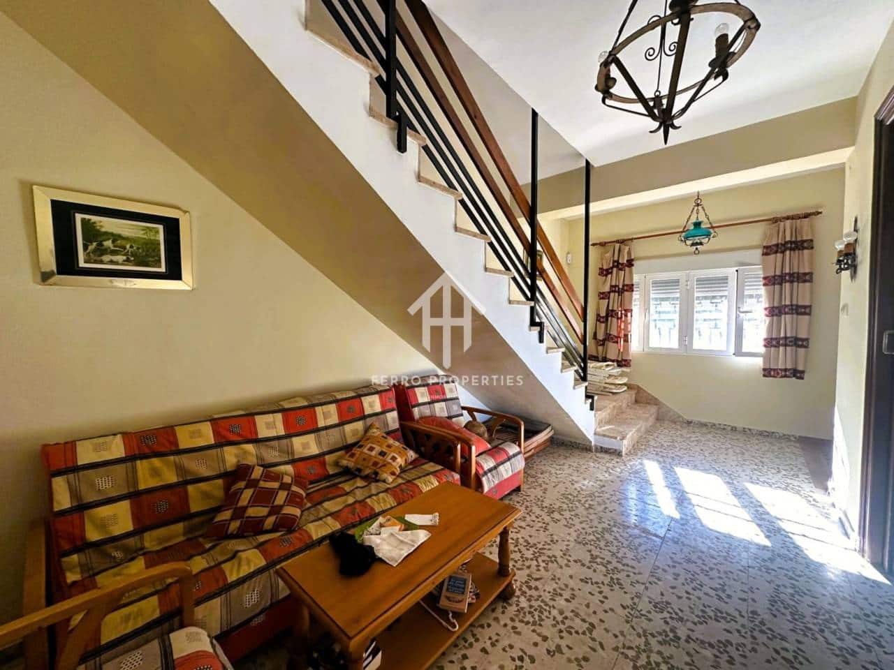 4 bedroom Villa for sale in Loja with pool - € 349,000 (Ref: 9481694)