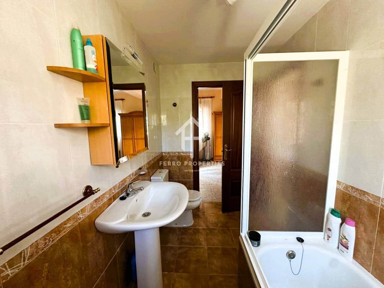 4 bedroom Villa for sale in Loja with pool - € 349,000 (Ref: 9481694)