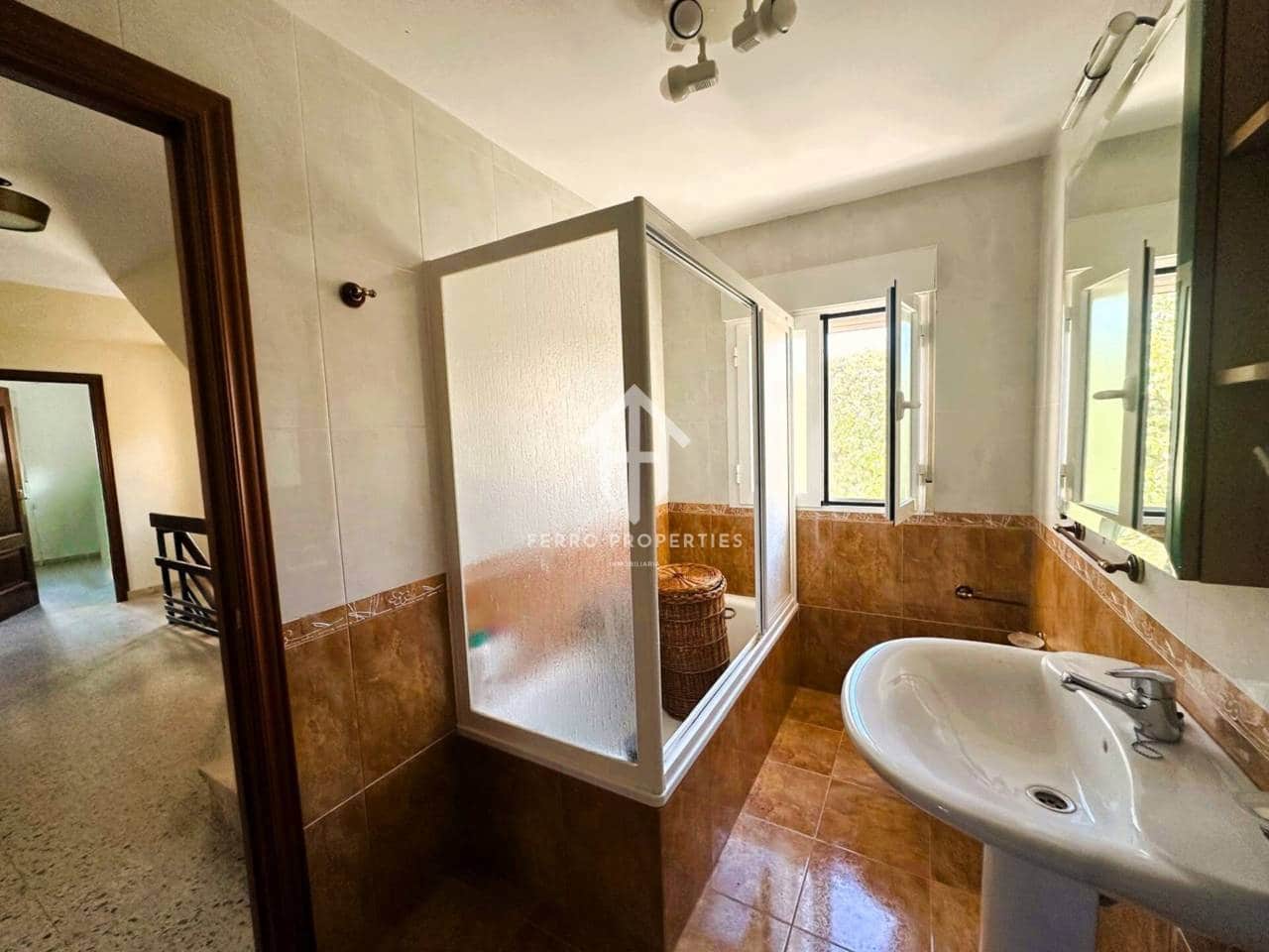 4 bedroom Villa for sale in Loja with pool - € 349,000 (Ref: 9481694)