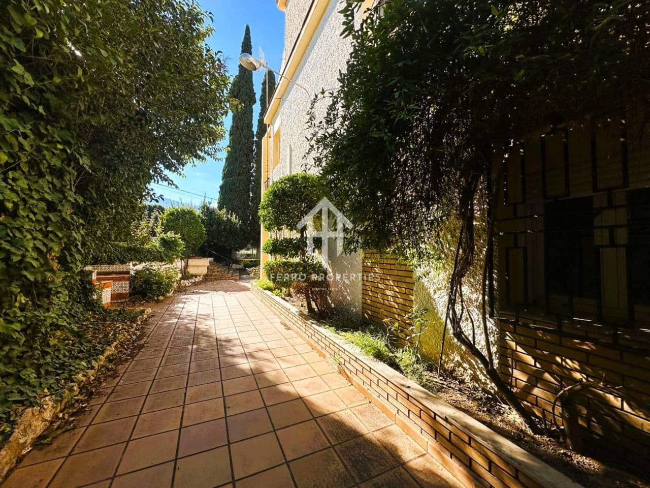 4 bedroom Villa for sale in Loja with pool - € 349,000 (Ref: 9481694)