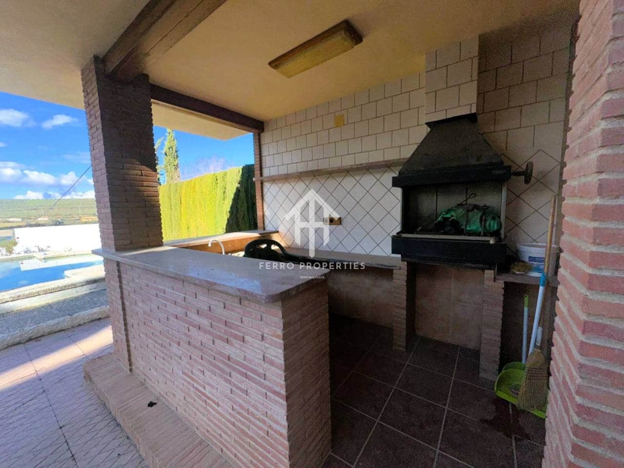 4 bedroom Villa for sale in Loja with pool - € 349,000 (Ref: 9481694)