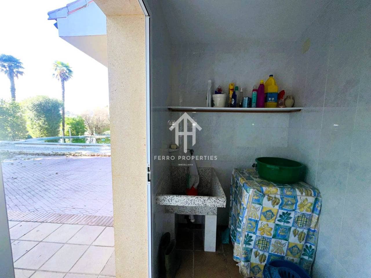 4 bedroom Villa for sale in Loja with pool - € 349,000 (Ref: 9481694)