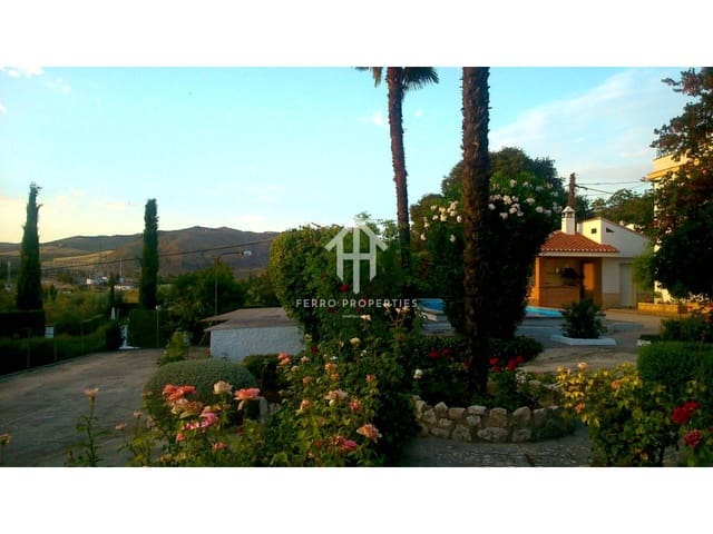 4 bedroom Villa for sale in Loja with pool - € 349,000 (Ref: 9481694)