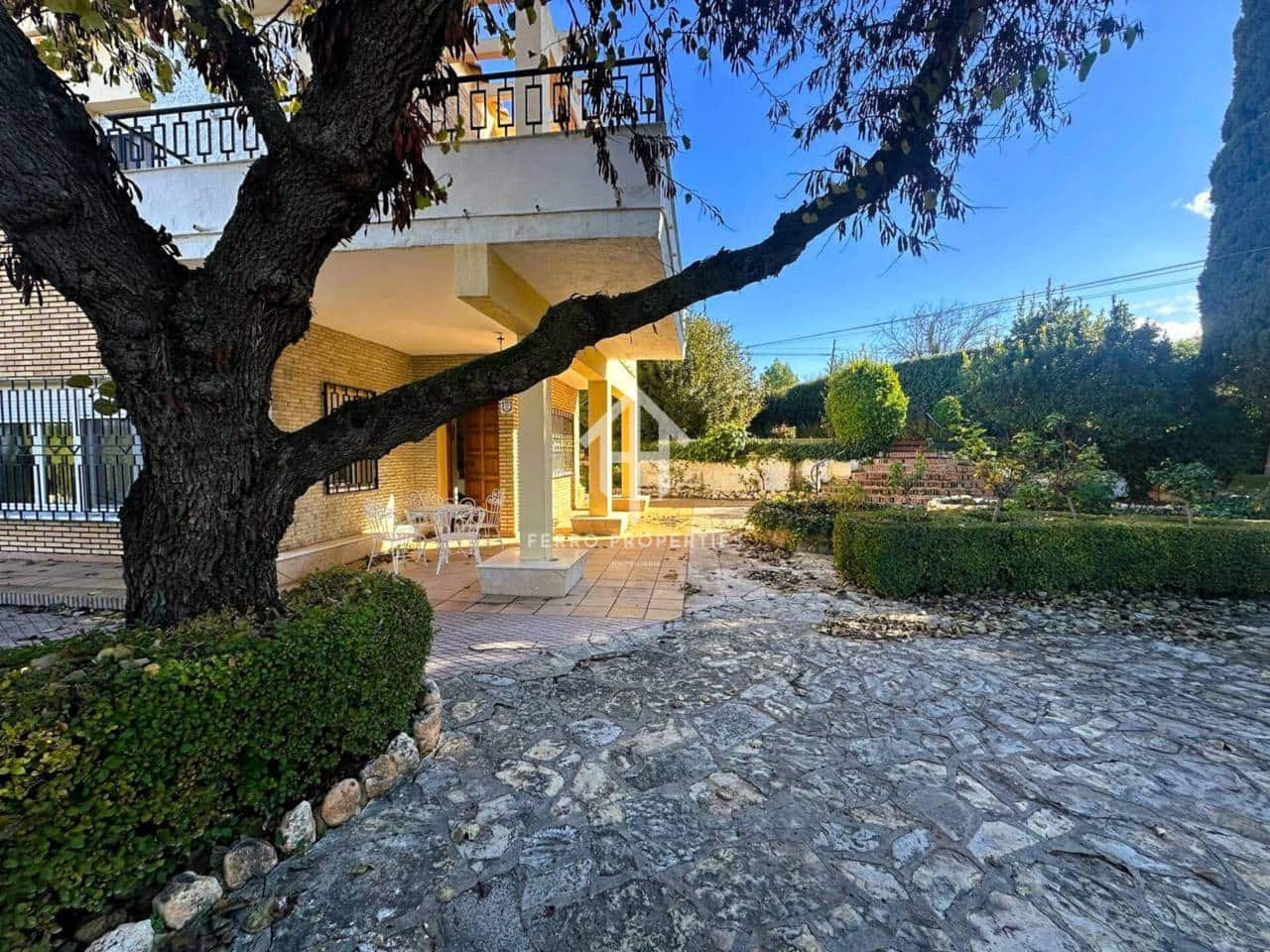 4 bedroom Villa for sale in Loja with pool - € 349,000 (Ref: 9481694)