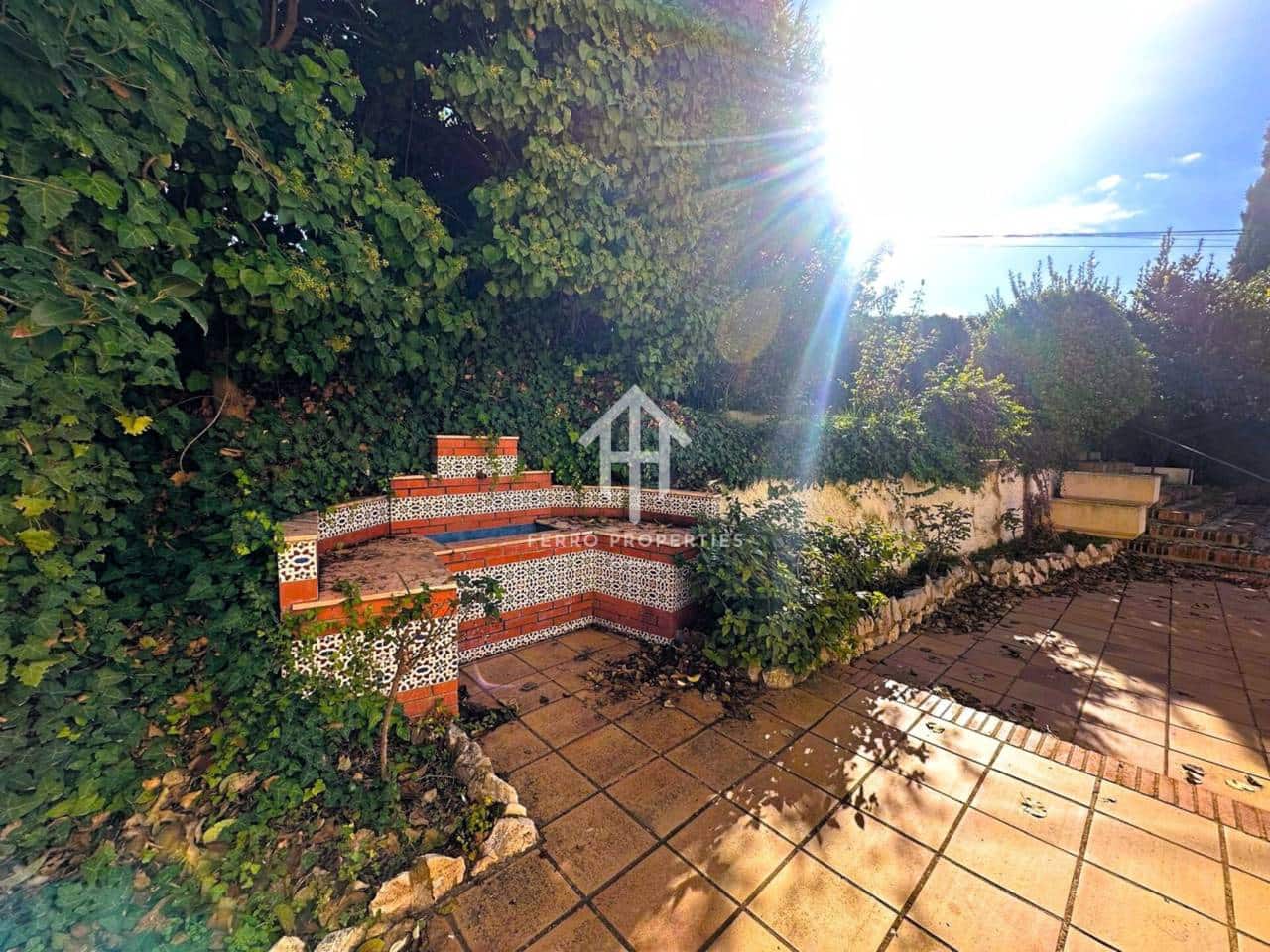 4 bedroom Villa for sale in Loja with pool - € 349,000 (Ref: 9481694)