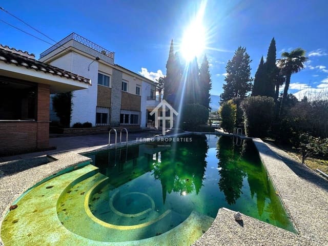 4 soveværelse Villa til salg i Loja med swimmingpool - € 319.000 (Ref: 9481694)